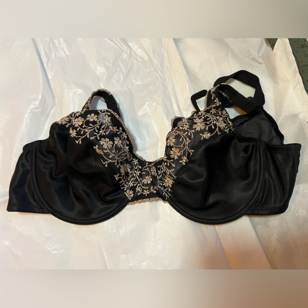 EUC Pretty black bra with taupe flower accents.  Underwire 38C